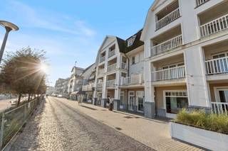 Het handelspand heeft frontaal zicht op de jachthaven. Commerciële ligging langs de vernieuwde, druk bezochte Robert Orlentpromenade en nabij...