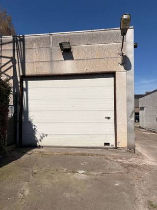 Ruime loods te DendermondeDeze veelzijdige loods biedt een totale oppervlakte van 170 m² en is uitermate geschikt voor stockage, werkruimte of andere...