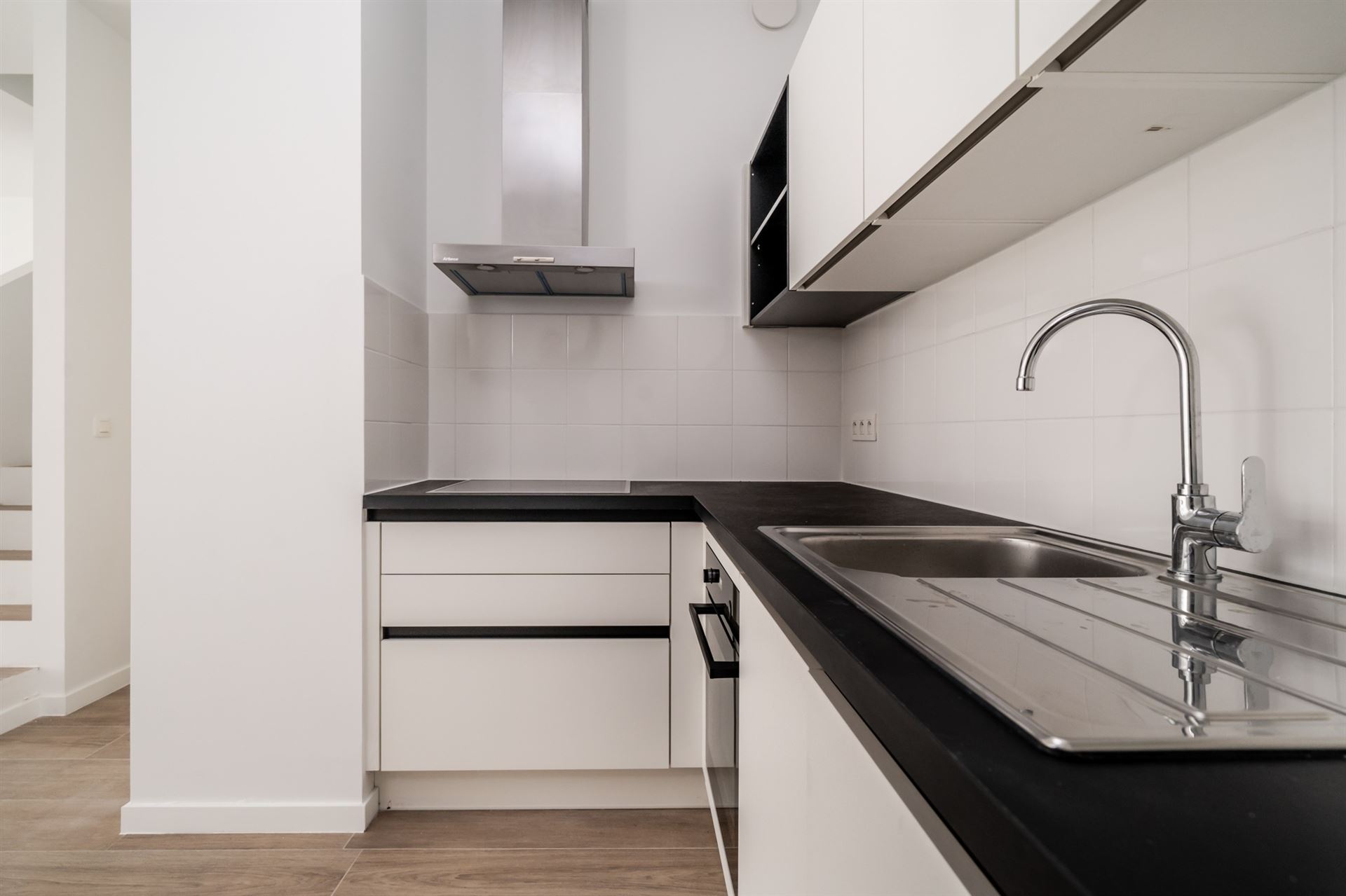 Prachtige nieuwe 2 slpk duplex met binnenplaats/terras ! - foto 4