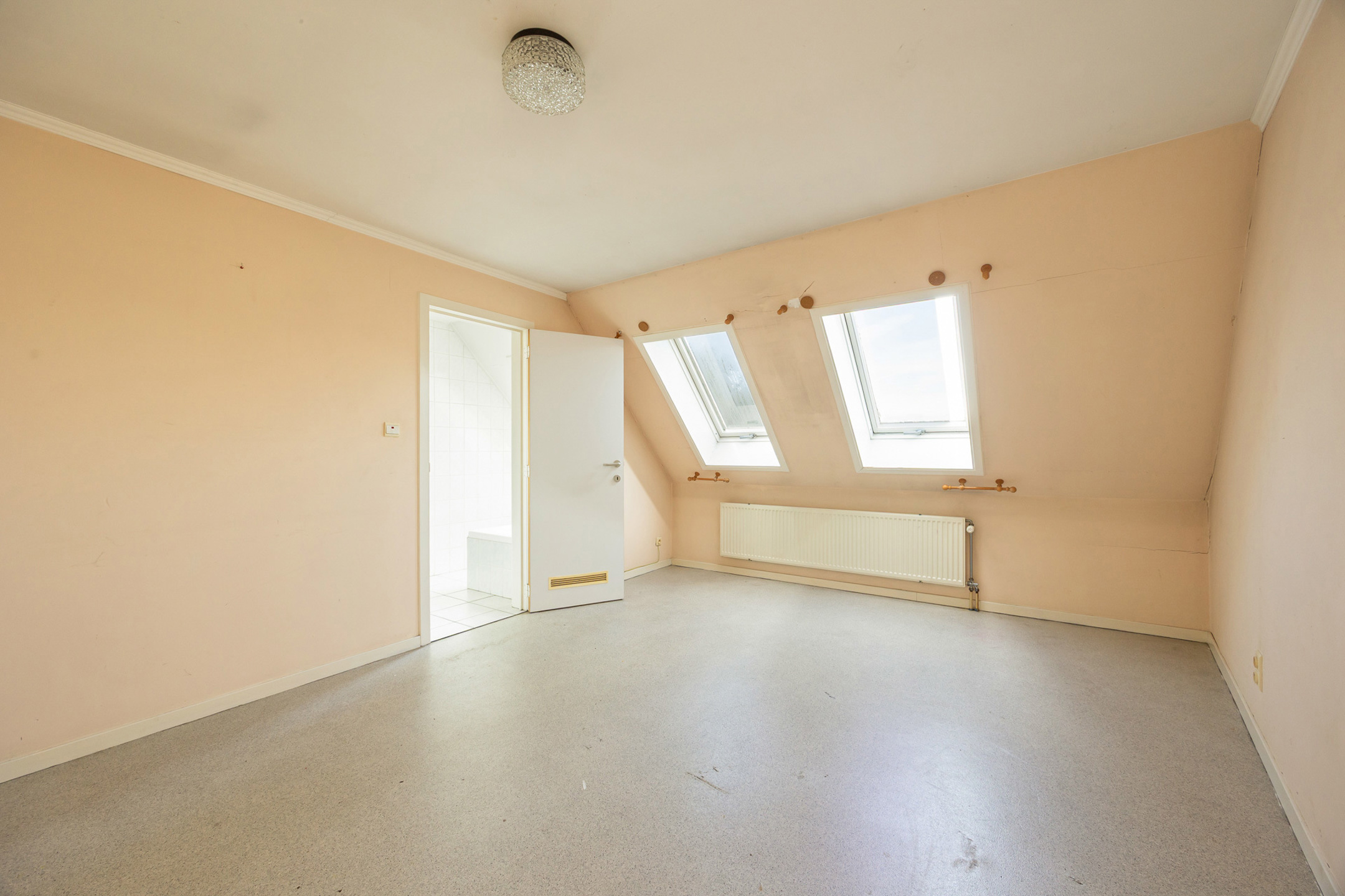 Bel etagewoning in het centrum met 2 slaapkamers en garage. - foto 5