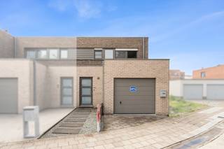 [[ DIT PAND NEEMT DEEL AAN DE ERA OPEN HUIZEN DAG OP 13/6 VAN 11:00 TOT 12:00 ]]
<p><strong>Indeling &amp;amp; wooncomfort</strong><br />In de Onteigeningsstraat 10A te Zelzate bevindt zich deze energiezuinige woning, gebouwd in 2012, die comfort, licht en functionaliteit perfect combineert. Dankzij de recente bouw, het gunstige EPC en de conforme elektriciteit is deze woonst volledig instapklaar.<br /><br />De woning beschikt over een open en lichtrijke leefruimte met een volledig uitgeruste keuken, die naadloos aansluit op het terras en de zonnige, gezellige tuin met zithoek. Deze aangename buitenruimte nodigt uit tot ontspannen en genieten van rust en privacy.</p>

<p>Op de verdieping vinden we twee volwaardige slaapkamers, aangevuld met een dressing die perfect kan dienen als kinderkamer of bureau, afhankelijk van de woonbehoefte<br /><br /><strong>Troeven</strong></p>

<ul><li><strong>Energiezuinig (EPC-label B)</strong></li><li><strong>Conforme elektriciteit</strong></li><li><strong>Inpandige garage aansluitend op de berging</strong></li><li><strong>Lichtrijke keuken in harmonie met de leefruimte</strong></li><li><strong>Gastentoilet beneden + toilet in de badkamer</strong></li><li><strong>Onderhoudsvriendelijke tuin + zonnig terras</strong></li><li><strong>Twee volwaardige slaapkamers met dressing/kinderkamer of bureau</strong></li><li><strong>Dichtbij alle voorzieningen</strong></li><li><strong>Volledig instapklaar</strong></li></ul>

<p><strong>UW DROOMWONING? ZO GEVONDEN!</strong></p>