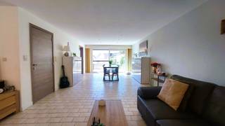 In het hart van Bredene-Dorp bevindt zich deze ruime en bijzonder lichtrijke bel-etagewoning,op wandelafstand van winkels, scholen en openbaar...