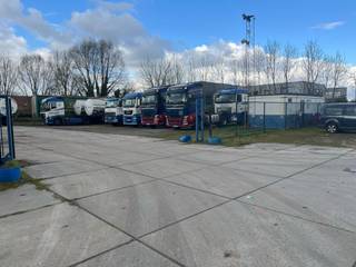 Deze site, gelegen te Schelle, Molenberglei 19 bestaat uit een deels verhard terrein met een oppervlakte van ca. 3.500 m².Het volledig omheind...