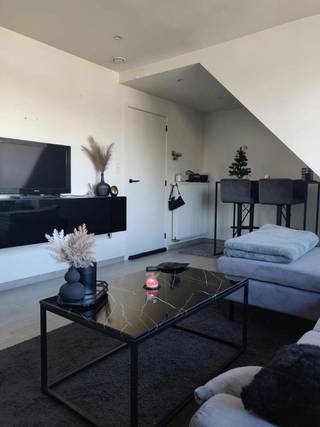 Recent appartement gelegen op het 2e verdiep in Branst bestaande uit: inkomhal, apart toilet, leefruimte, volledig geïnstalleerde keuken, berging...