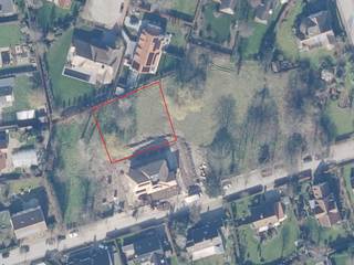 Uniek gelegen lot bouwgrond ( 1.014 m² ) voor het bouwen van een alleenstaande villa en dit gelegen in een rustige en residentiële villawijk te Knokke-Heist. Bereikbaar via een gemeenschappelijke oprijlaan.<br />Totale grondoppervlakte: 1.014 m² waarvan 58 m² oprijlaan. Voor verdere inlichtingen bel 0479 22 68 72