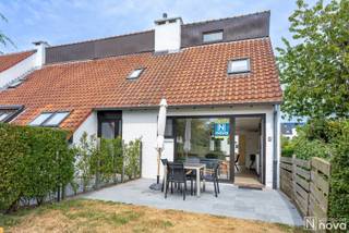 <p>Looking for a carefree holiday home on the Belgian coast? This fully renovated property, located in the popular Domain Ysermonde, is exactly what you are looking for. Its prime location places you just a short walk or bike ride from both the vibrant seaside resort of Nieuwpoort Beach and the charming historic town centre of Nieuwpoort. Enjoy easy access to the beach, shopping streets, marina and excellent restaurants, while benefiting from the peace and greenery of this quiet, low-traffic residential domain.</p>
<p>The house has been renovated with great care and is ready to move into. The ground floor features a bright living area with a fully equipped open-plan kitchen, including a new combination oven/microwave (2026), ceramic hob, extractor hood, refrigerator with freezer compartment and dishwasher.</p>
<p>The spacious bathroom offers a modern walk-in shower, washbasin, toilet and the possibility to install a washing machine. In addition, the property features two full-sized bedrooms. From the living room, you have direct access to the cosy terrace and the sunny south-facing garden, where you can enjoy the sun throughout the day.</p>
<p>An additional advantage is the attic, which offers the potential to create an extra bedroom or hobby room, subject to the necessary alterations.</p>
<p>From a technical point of view, this property is also an excellent choice. With an <strong>EPC rating of C</strong> and a <strong>fully compliant electrical installation</strong>, you can move in or rent it out with complete peace of mind.</p>
<p>A private parking space within the domain is included in the sale price. (exclusive right to use and enjoy)</p>
<p>This property offers a wide range of possibilities. It is <strong>officially recognised as a holiday home by Tourism Flanders</strong>, making it perfectly suited for holiday rentals. Permanent residence is also permitted, giving you maximum flexibility. This property is being sold fully furnished.</p>
<p>Are you looking for a move-in-ready property in a prime coastal location? Contact us today for more information or to arrange a viewing.</p>
<p><strong>info@vastgoednova.be</strong><br /><strong>Stefanie: +32 469 155 155</strong></p>