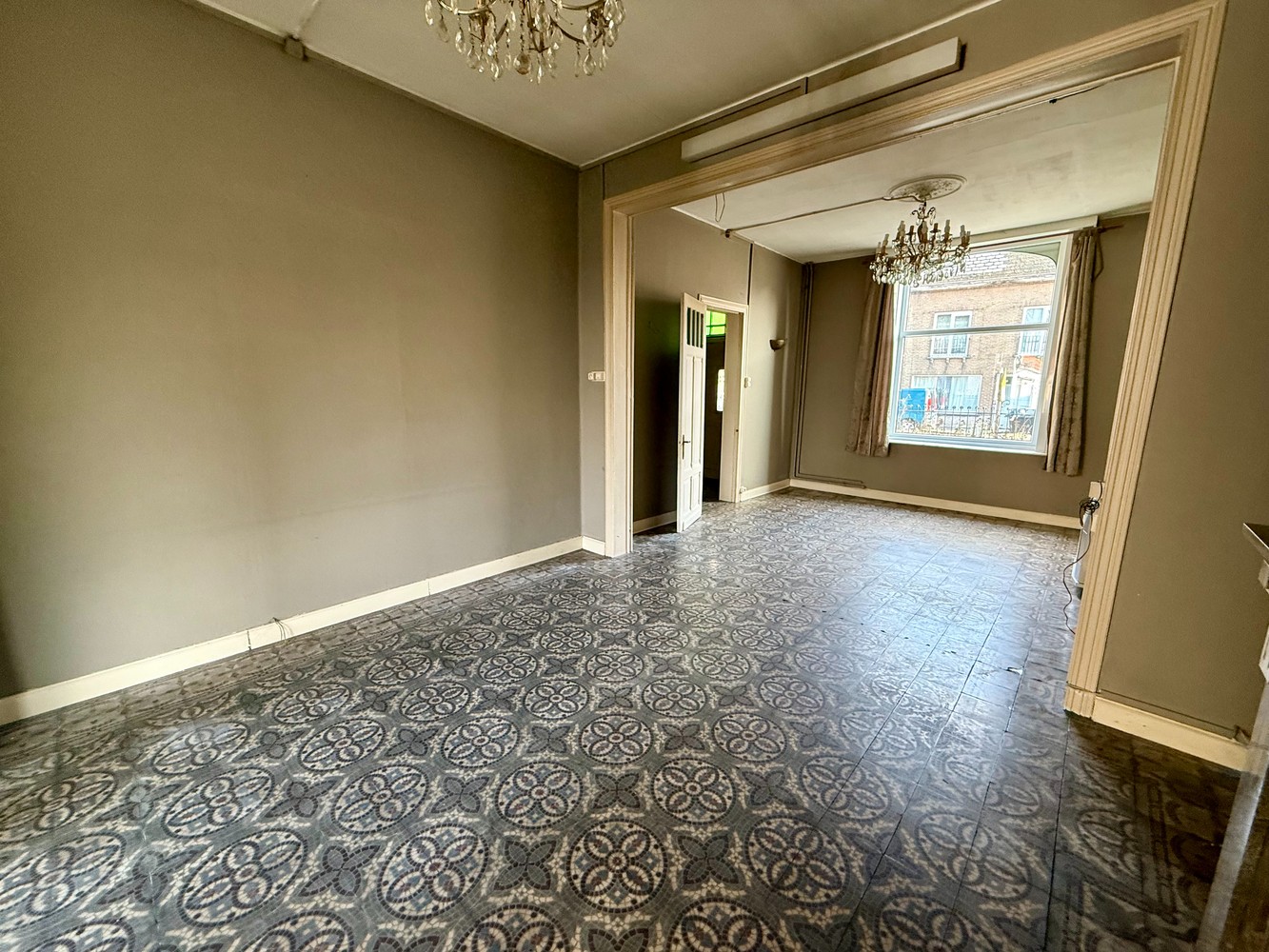 Te koop: Charmante halfopen villa in cottage stijl met ruime tuin en topligging! - foto 1