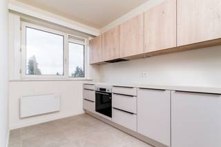 Hou je van ruimte en licht? Dan is moderne 3 slaapkamer-appartement iets voor jou!Het appartement is volledig vernieuwd en gemoderniseerd en omvat...