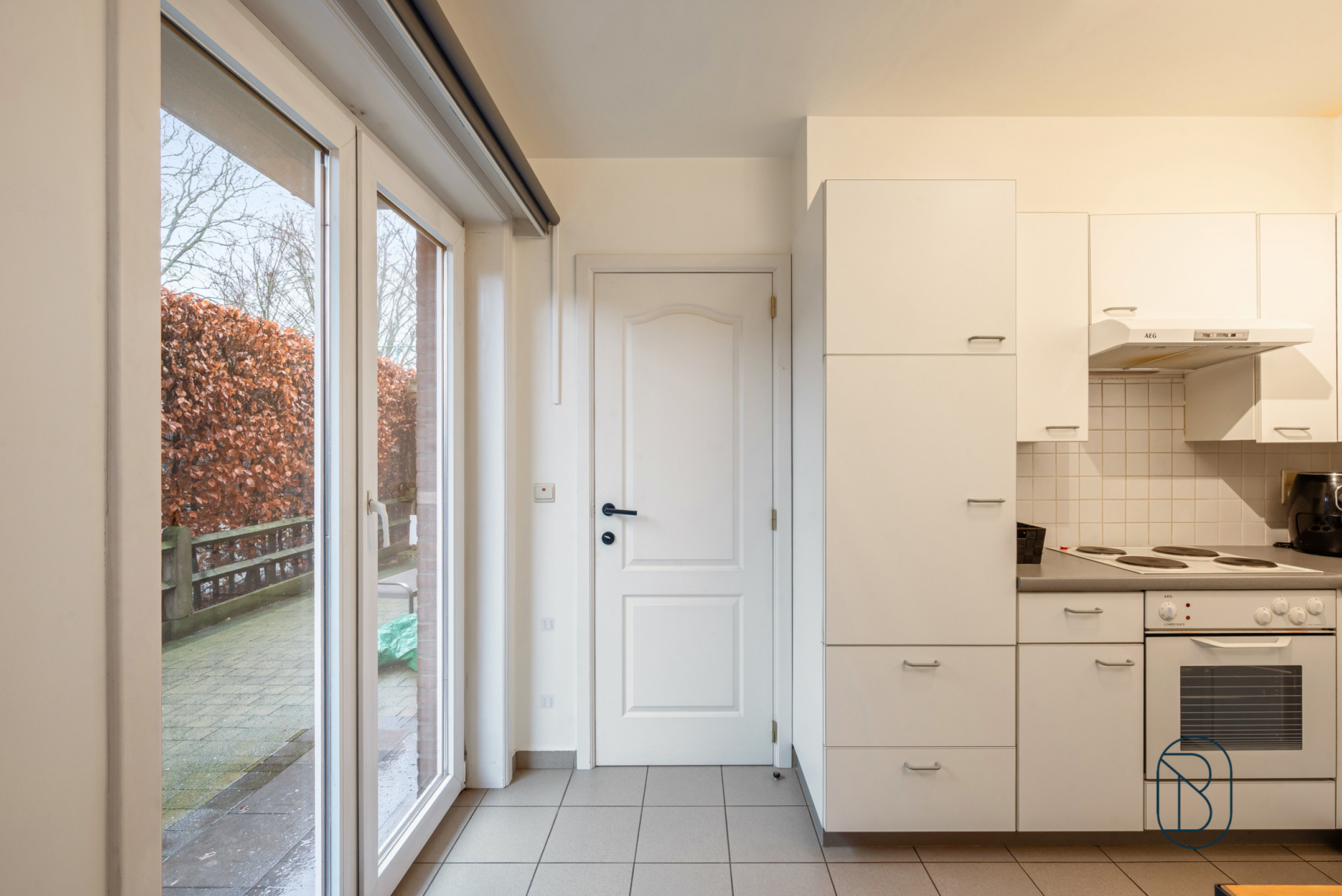 Ruim gelijkvloers appartement met 2 slaapkamers en terras! - foto 4