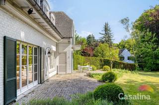CASALINA Real Estate propose à la vente en exclusivité : dans l’un des quartiers les plus prisés, à deux pas de la Place Dumon. Cette spacieuse...