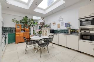 In de Voldersstraat ter hoogte van nr. 176 vinden we deze gerenoveerde woning in een landelijke omgeving met vlotte verbinding naar alle...