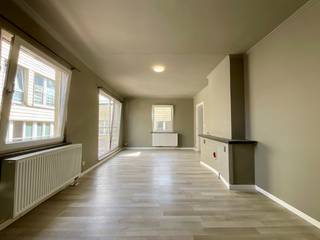 In het centrum van Temse bieden wij U een appartement te koop aan, gelegen achteraan in de residentie.Indeling: * Ruime inkomhal * Leefruimte * 2...