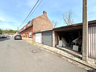 Bent u op zoek naar extra opslagruimte, een veilige plaats voor uw wagen of een investering met potentieel? Dan is deze garage in een rustige wijk...