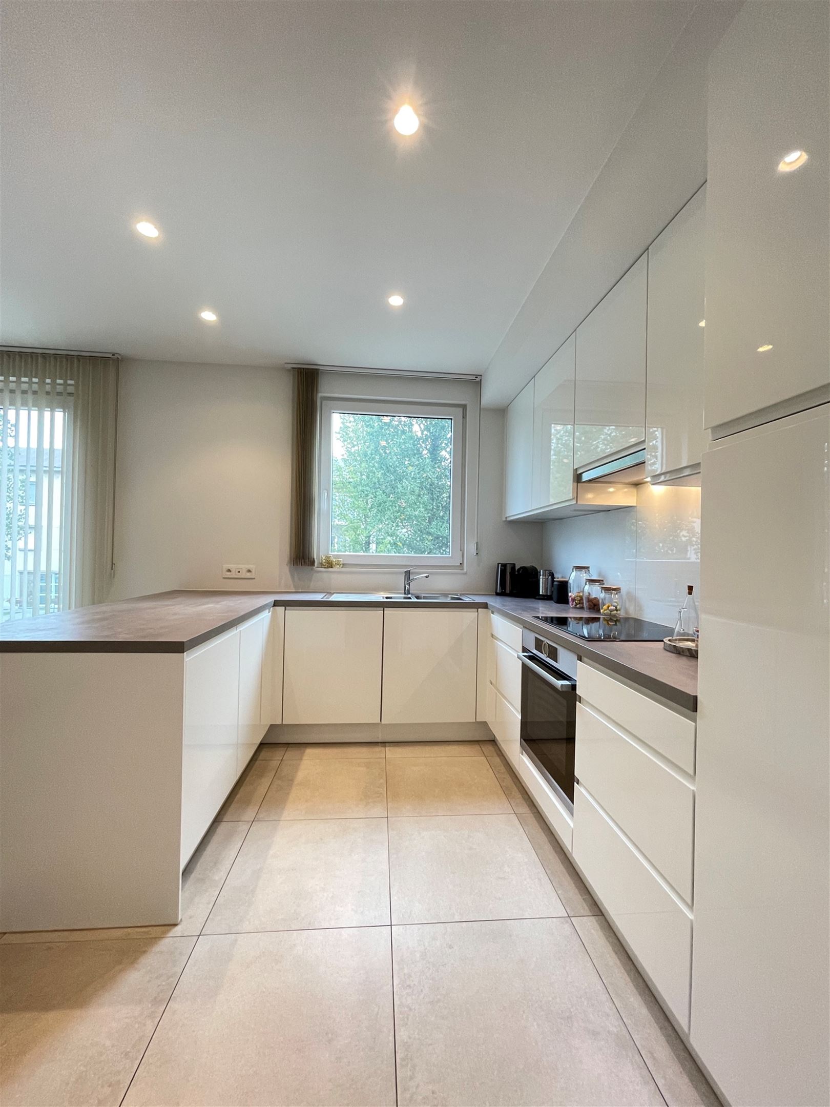 ENERGIEZUINIG! PRACHTIG LUXE NIEUWBOUW APPARTEMENT 2 SLK + MODERN + GROOT Z-W TERRAS + CENTRALE LOCATIE! - foto 5