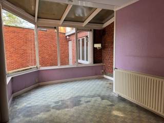 Te huur in het centrum van Balen: een ruime woning met een totale bewoonbare oppervlakte van 271 m².Deze woning beschikt over diverse leefruimtes en...