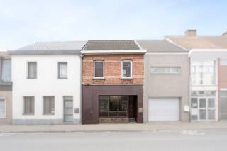 Bent u op zoek naar een woning met 3 slaapkamers in het centrum van Burcht?Lees hier dan zeker even verder! De woning beschikt over een bewoonbare...