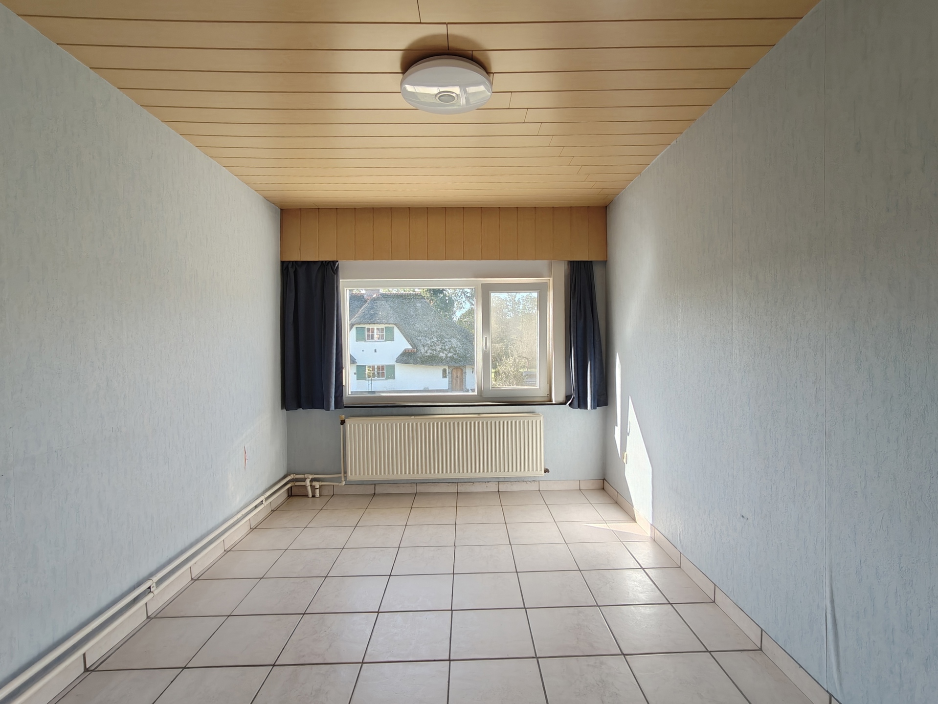 Woning met 3 slaapkamers, garage, tuin en veranda - foto 5