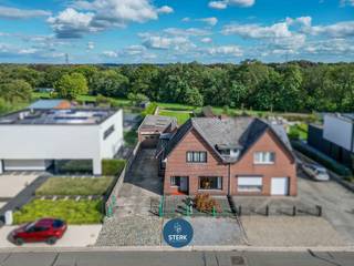 GEZINSWONING MET VEEL POTENTIEEL OP EEN GELIEFDE LOCATIE TE NEERHAREN ! <br /><br />We vinden deze halfopen bebouwing met een bewoonbare oppervlakte van 155 m² terug op een perceel van 8a 28ca te Neerharen-Lanaken. <br /><br />Voor meer informatie, neem zeker een kijkje op onze website via de volgende link:<br />https://www.sterkvastgoedmakelaars.be/detail/te-koop-woning-lanaken/7662043?dosearch=True&flowstatus=ForSale,ForSaleReserved,ForSaleWithBid,ToCompleteForSale,SoldUnderReserve,Sold&pageindex=1&pagesize=12&searchpage=ForSale&sortdirection=DESC&sortfield=pub_flowstatus&transactiontype=Sale