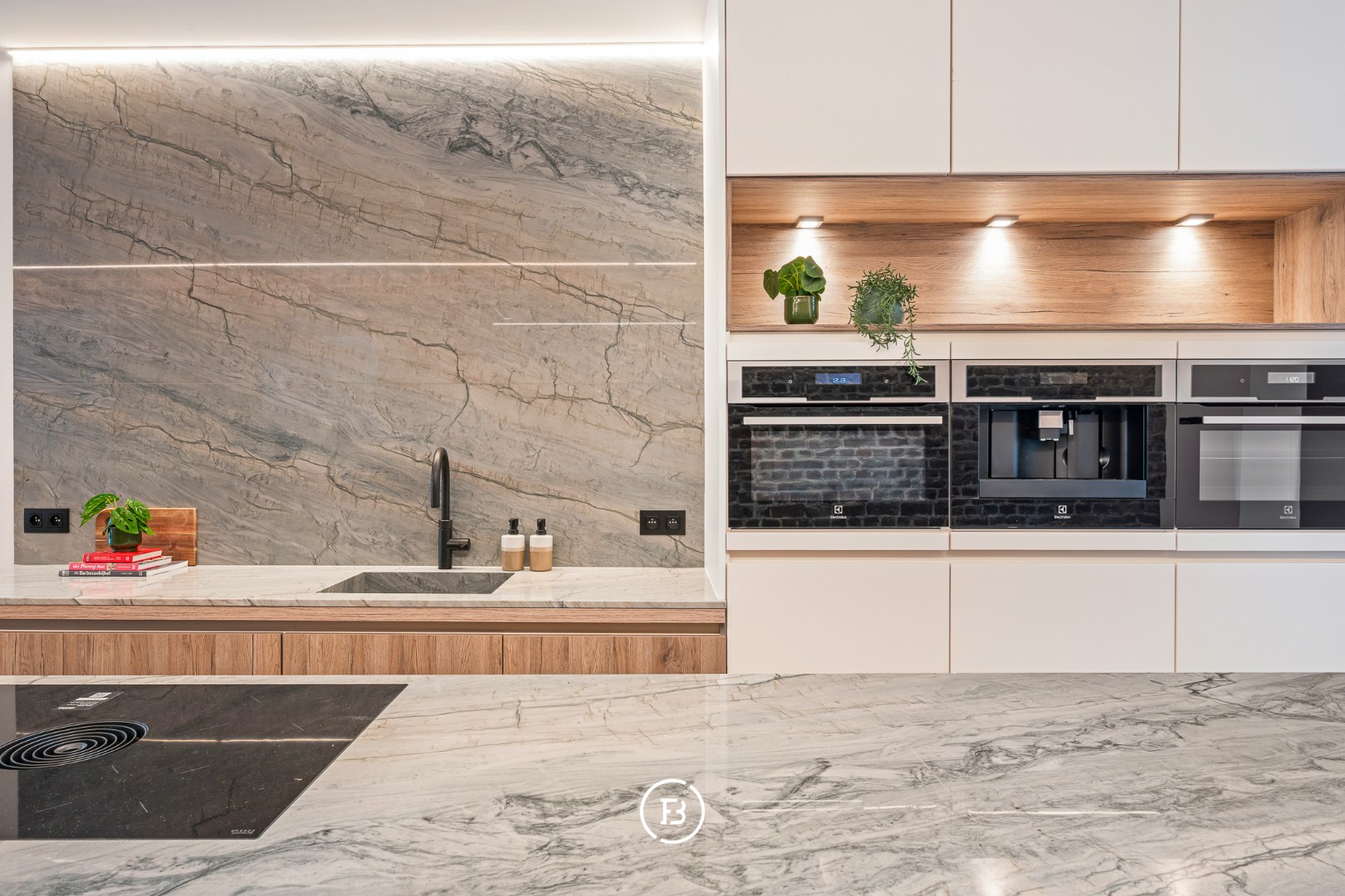Appartement en duplex unique avec vue sur l'eau et terrasse sur le toit dans le quartier historique du Patershol. - photo 5