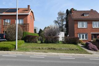 Perceel grond met volgende eigenschappen:` verkavelingsvergunning in aanvraag` totale oppervlakte van 4a56ca ` geschikt voor een halfopen bebouwing`...