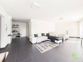 <p><span>Op wandelafstand van alle nodige voorzieningen vinden we dit appartement terug op de tweede verdieping van een recente en goed onderhouden residentie. </span></p><p><span>Een bakker, postkantoor, horeca, supermarkt, apotheek, scholen, … zijn allemaal op wandelafstand gelegen. </span></p><p><span> </span></p><p><span>De residentie werd gebouwd in 2009 en afgewerkt met kwalitatieve materialen. </span></p><p><span>Het appartement beschikt over een EPC A en beschikt over een nieuwe verwarmingsketel uit 2024 alsook is de elektriciteit conform gekeurd. </span></p><p><span> </span></p><p><span>Via de gemeenschappelijke lift of de trap bereiken we de tweede verdieping waar dit appartement gelegen is. </span></p><p><span>Binnenkomen doen we in de inkomhal waar zich ook het apart toilet bevindt. De open leefruimte beschikt over een aangename lichtinval dankzij de grote ramen. Aan de voorzijde werd een terras voorzien, toegankelijk via het schuifraam in de woonkamer. De keuken is voorzien van de nodige toestellen en een extra zitmogelijkheid. Naast de keuken vinden we een handige berging terug met aansluiting voor de wasmachine.</span></p><p><span>De slaapkamer werd aan de achterkant ondergebracht en beschikt over een extra terrasje. De aanhorende badkamer is voorzien van een lavabomeubel en een handige inloopdouche. </span></p><p><span> </span></p><p><span>Achter het gebouw bevindt zich een private staanplaats. </span></p><p><span> </span></p><p><span>Momenteel wordt het appartement verhuurd. Contacteer ons kantoor voor meer info. </span></p><p><span> </span></p><p><span>Pluspunten:</span></p><p><span>- in het centrum</span></p><p><span>- ideaal startersapp</span></p><p><span>- incl staanplaats</span></p><p><span> </span></p><p><span>Gemeenschappelijke kosten: € 90/maand</span></p><p><span> </span></p><p><span>De vermelde bewoonbare oppervlakte is de netto-oppervlakte van het appartement.</span></p><p><span> </span></p><p><span>EPC GD:</span></p><p><span>Certificaatnr: 20250601-0003614501-GD-1</span></p><p><span>Datum: 01/06/2025</span></p><p><span>Geldig tot: 01/06/2035</span></p>