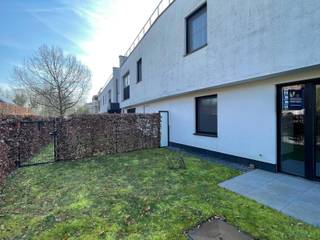 Gelijkvloers appartement met tuin in HerentalsDit moderne gelijkvloerse appartement in residentie Vinkenhof is rustig gelegen in Herentals, met een...