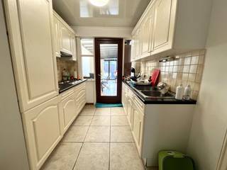 Gelijkvloers appartement te huur in Zelzate. Winkels, openbaar vervoer, scholen e.d. bevinden zich in de nabije omgeving.Het appartement omvat een...