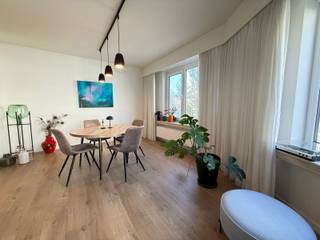 TE HUUR – Stijlvol gerenoveerd en gemeubeld appartement op Antwerpen-Zuid (2018) Op een toplocatie in het gegeerde Antwerpen-Zuid, gelegen in...