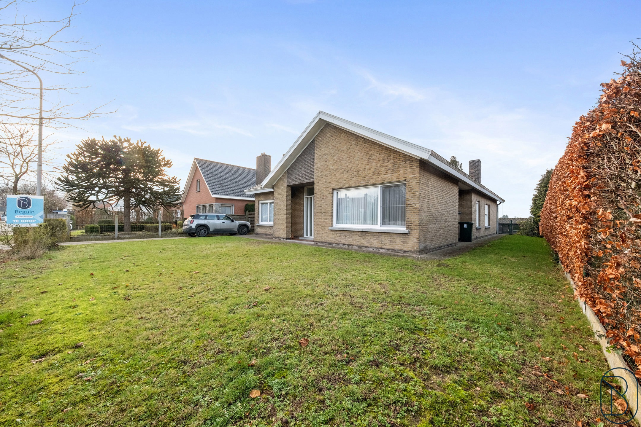 Ruime bungalow met tuin en garage op topligging.  - foto 2