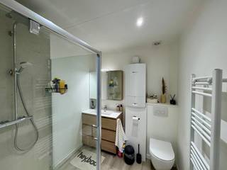 Ontdek dit gerenoveerde dakappartement met 2 slaapkamers, ideaal gelegen in het hart van Overijse, op wandelafstand van openbaar vervoer, scholen...