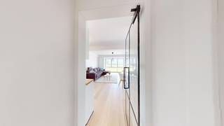 Volledig vernieuwd en instapklaar appartement met frontaal zeezicht. Indeling: inkom met slaapkamer en doucheruimte.Mooie lichtrijke leefruimte met...