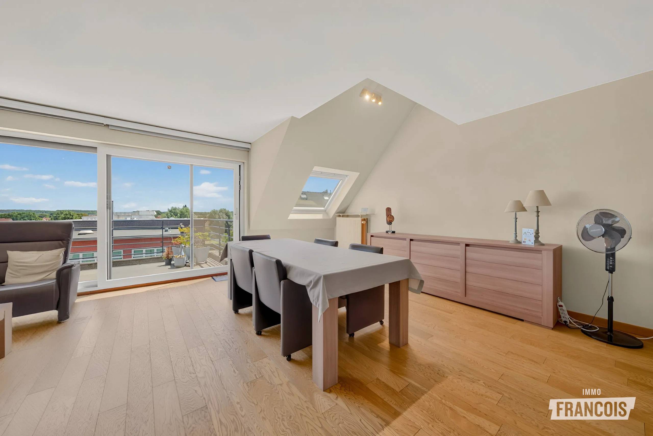 Ruim en instapklaar appartement met zonnig terras in hartje Harelbeke te koop! - foto 4