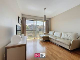 Welkom in dit charmante en goed ingedeelde appartement van 60 m², ideaal gelegen in het levendige hart van Jette. Deze woning combineert...