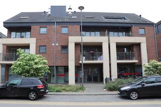 Gunstig en zeer centraal gelegen appartement op wandelafstand van alle winkels en scholen!  Dit pand ligt vlakbij de oprit van de...
