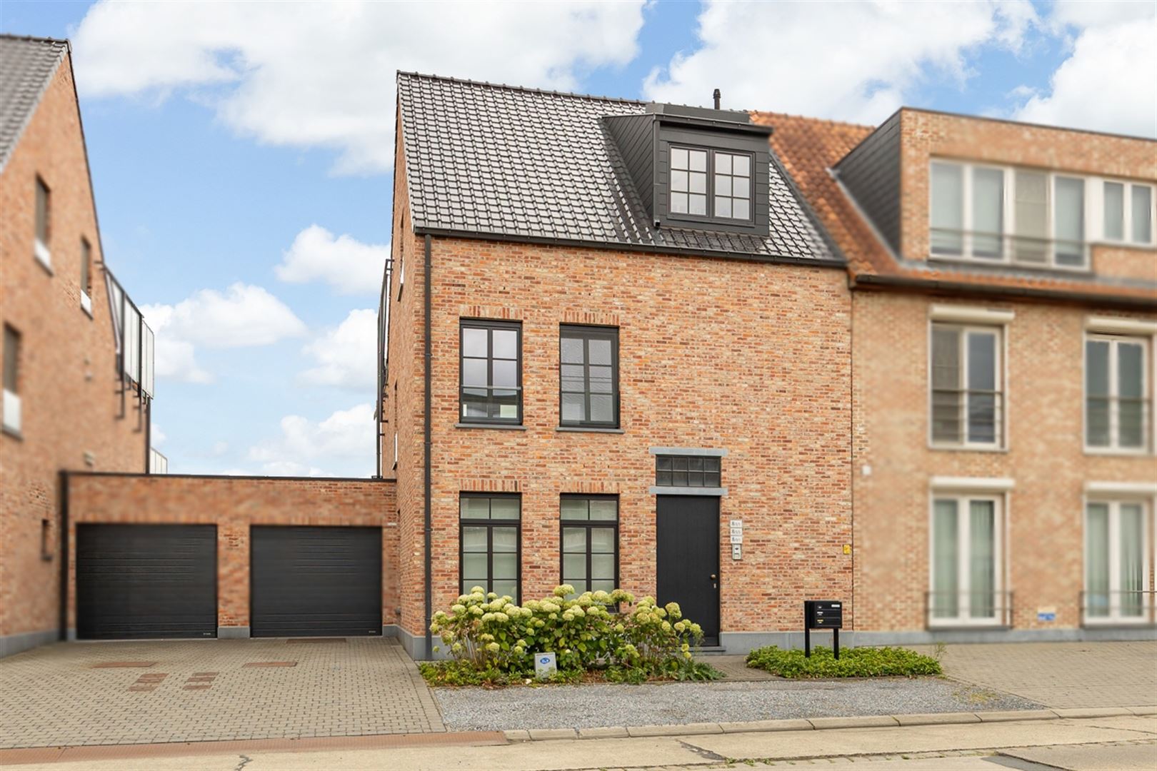 Mooi app. met garage en groot terras! - foto 1