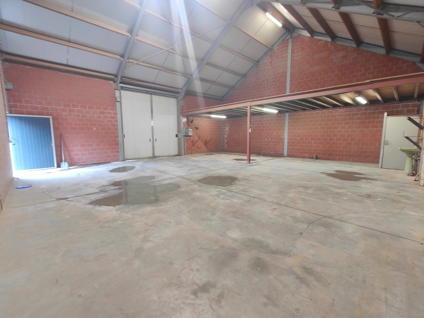 Recente, vrijstaande loods te huur – 150m² - foto 2
