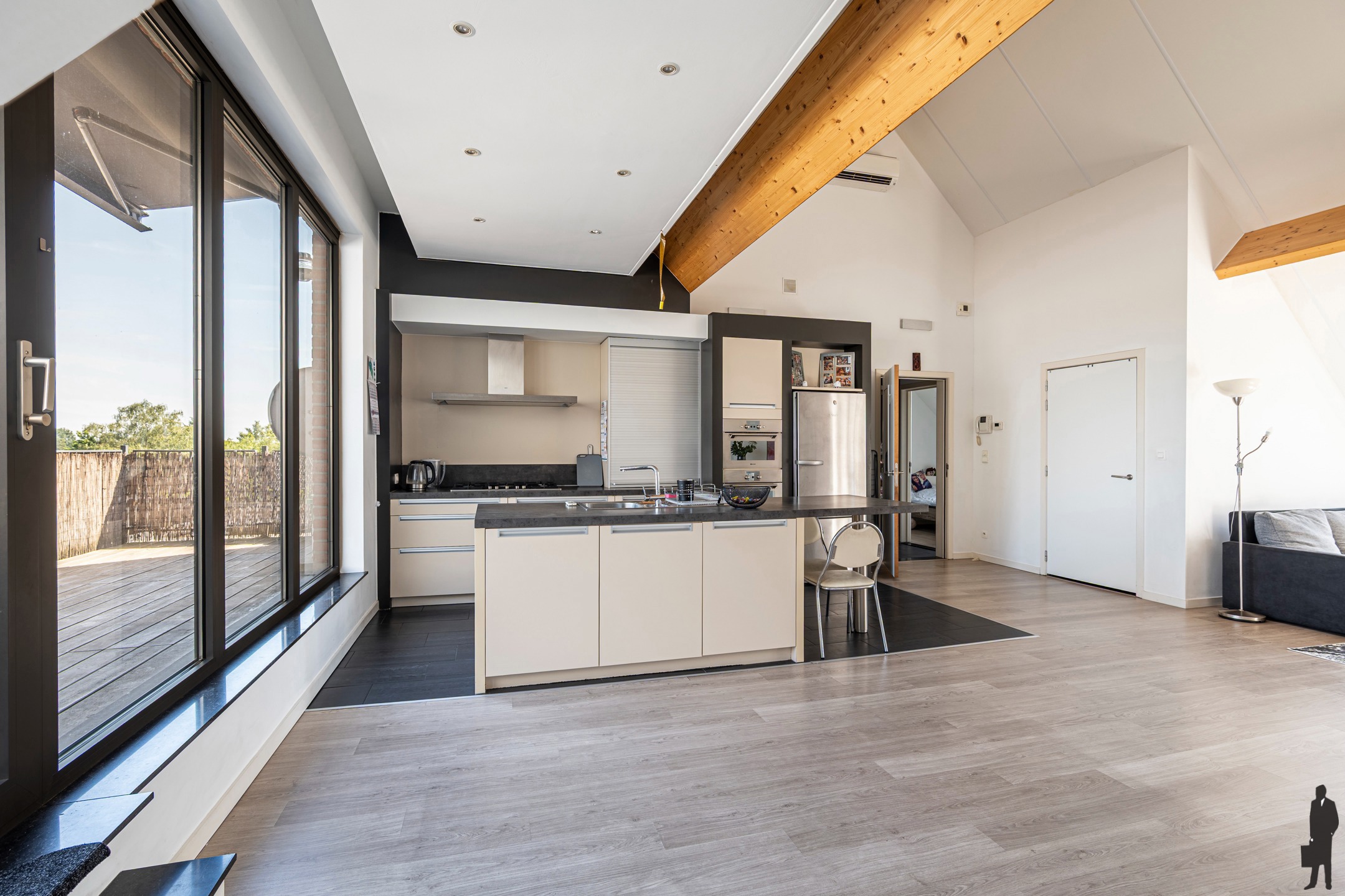 Centraal op de Vrijheid, gelegen appartement in loftstijl van ca. 98m². - foto 4