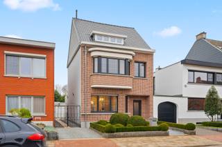 Deze charmante en zeer praktische woning is rustig gelegen en toch centraal in Berlaar, met alle voorzieningen binnen handbereik.De woning verkeert...
