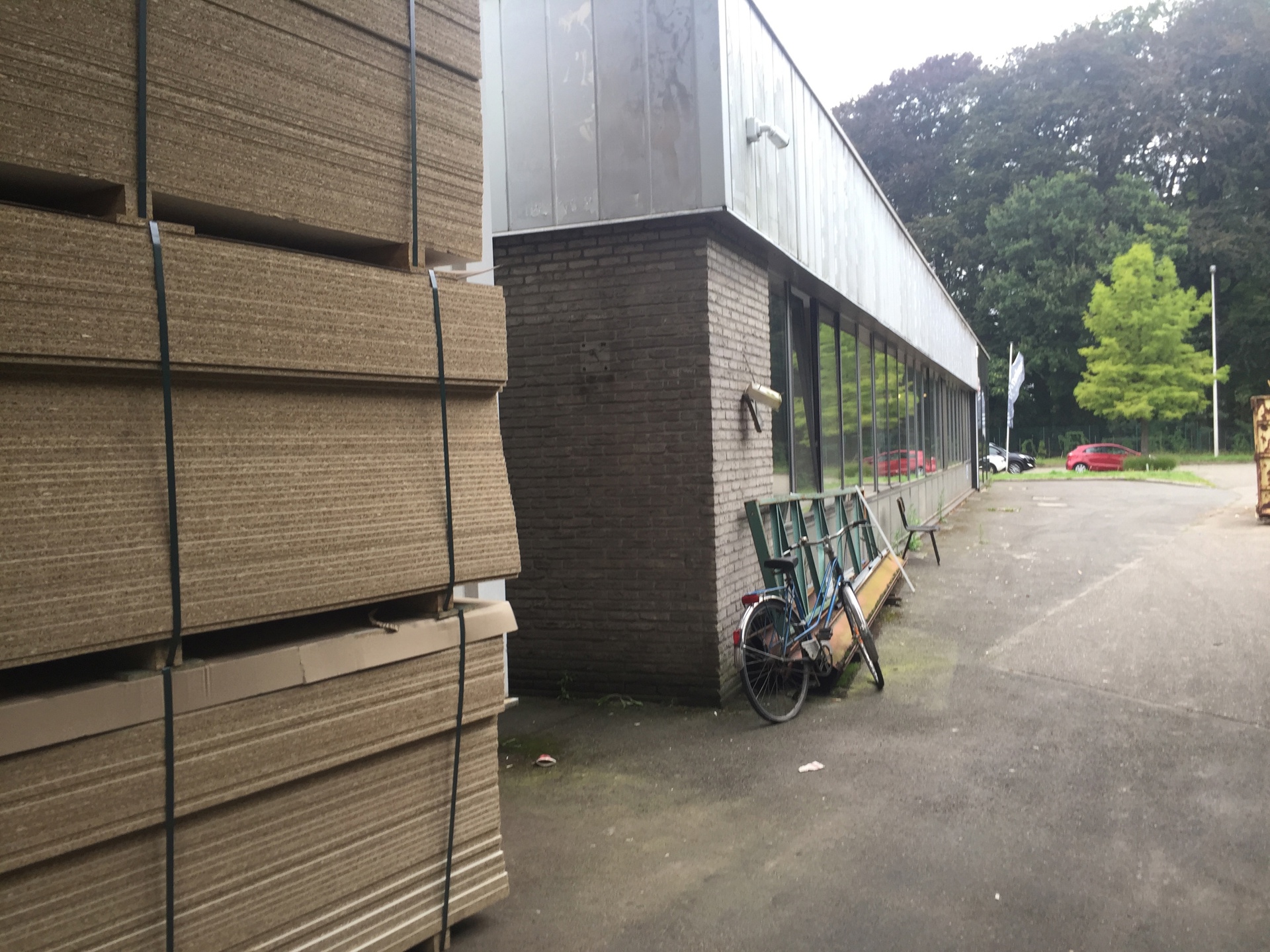 Magazijn met gelijkvloers kantoor - foto 3