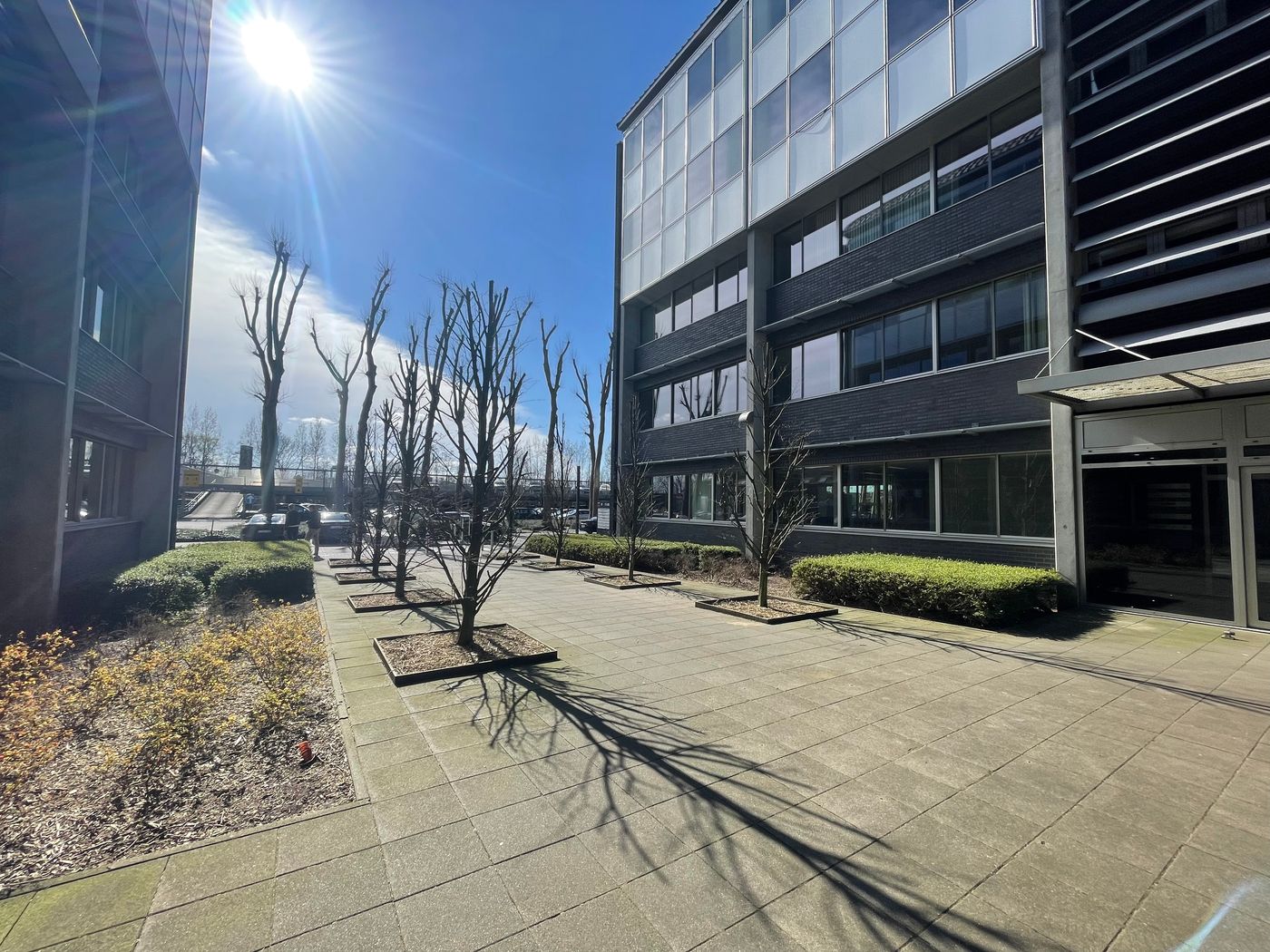 1.577 m² instapklare kantoorruimtes nabij de R4 te Merelbeke - foto 1