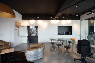 De strategisch goed gelegen kantoorruimte bevindt zich in een kantorenpark vlakbij het centrum van Waregem en biedt een vlotte verbinding naar N43...