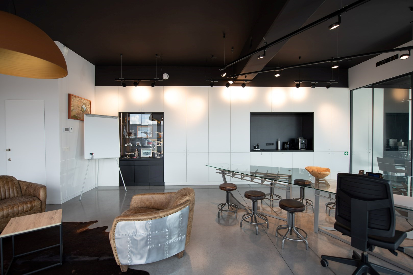 Terbeschikkingstelling van functioneel ingedeelde kantoorruimte te Waregem - foto 3