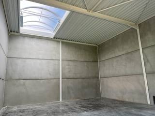 <p>Storage space of <strong>123 m²</strong>.</p>
<p><strong>Technical specifications:</strong></p>
<ul>
<li>Clear height: 6 m</li>
<li>Sectional door: 4 m × 4.5 m</li>
<li>Concrete floor</li>
</ul>
<p><strong>Location advantages:</strong></p>
<ul>
<li>5 minutes from the ring (R0)</li>
<li>12 minutes from Louvain</li>
<li>20 minutes from Brussels</li>
</ul>
<p><strong>Rent:</strong> €1,550/month (excl. VAT, excl. charges)</p>
<p>For more information contact <strong>Structura.biz</strong><br />02/462.32.00</p>