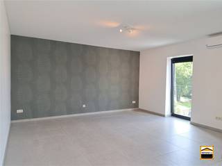 Recent appartement met 3 slaapkamers en zonnepanelen (5)!Het appartement is gelegen in het centrum van Borgloonen heeft een zuid georiënteerd...