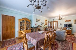 <p><span>Te renoveren, ruim appartement (90 m²) met twee slaapkamers en terras.</span></p><p><span>Het appartement is uitstekend gelegen op wandelafstand van het Rivierenhof, winkels en openbaar vervoer en bevindt zich op de tweede verdieping van een verzorgd gebouw.</span></p><p><span>Indeling:</span></p><p><span>inkomhal met ingemaakte vestiairekast, lichtrijke ruime living (ca. 32 m²) op parket, geïnstalleerde keuken, twee slaapkamers (ca. 14 m² en 9 m²) elk toegang gevend tot het terras, badkamer met ligbad en aansluiting wasmachine, en een apart toilet. Bij het appartement hoort tevens een privatieve kelder. </span></p><p><span>Extra info:</span></p><p><span>- zeer goed onderhouden</span></p><p><span>- breedte 7 meter, veel lichtinval</span></p><p><span>- rustige, gunstige ligging nabij Groendomein Rivierenhof, winkels, openbaar vervoer en invalswegen.</span></p><p><span>- garagebox optioneel aan te kopen aan € 30.000</span></p>