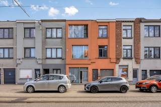 In de De Berlaimontstraat 52 te Deurne bevindt zich deze gesloten bebouwing met een veelzijdige indeling en heel wat potentieel. Ideaal voor wie...
