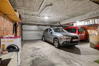 Parking dans un quartier résidentiel avec une forte pression de stationnement.Parking à vendre séparément.Soyez rapide et n'hésitez pas à...