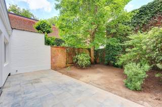 <p><span> </span></p><p><span>Mise en page</span></p><p><span>- hall d'entrée</span></p><p><span>- toilettes séparées</span></p><p><span>- salon et salle à manger</span></p><p><span>- pièce supplémentaire ; idéale comme bureau ou chambre (12m)</span></p><p><span>-ïcuisine ouverte</span></p><p><span>- débarras avec connexions laveuse/sécheuse</span></p><p><span>-² chambre 1 (27m )</span></p><p><span>-² chambre 2 (9m )</span></p><p><span>-² terrasse spacieuse (7m ) ; en cours de construction</span></p><p><span>-'salle de bain avec douche à l'italienne et double lavabo s</span></p><p><span>- rangement au sous-sol</span></p><p><span> </span></p><p><span>Généralités</span></p><p><span>- ascenseur présent</span></p><p><span>- rénovation totale (2024) ; en cours de finalisation</span></p><p><span>-ïtoiture rénovée et isolée</span></p><p><span>- services publics individuels</span></p><p><span>- local à vélos</span></p><p><span> </span></p><p><span>Avantages</span></p><p><span>- situation centrale</span></p><p><span>- entièrement rénové</span></p><p><span> </span></p><p><span>ïVous êtes intéressé par cet appartement à vendre à Anvers, vous êtes à la recherche d'un autre bien immobilier, d'un investissement ou vous voulez connaître la valeur de votre bien ? Dans ce cas, BOLT immo est l'agence qu'il vous faut ! Nous nous ferons un plaisir de vous aider.</span><span> </span></p>