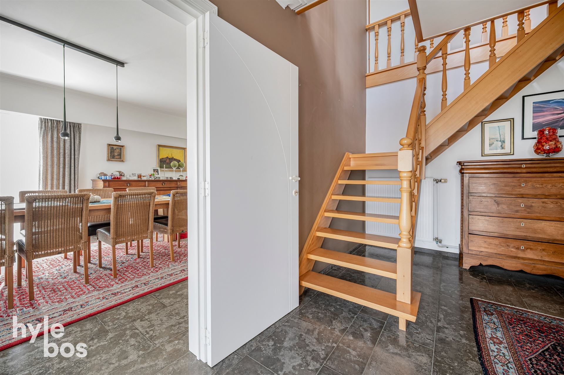 Ruime open bebouwing met 4 slaapkamers, garage en tuin in zeer rustige ligging - foto 3