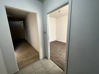 Rustig gelegen gerenoveerde woning in rustige/bosrijke omgeving.Woning werd deels gerenoveerd, elektriciteit conform, recente verwarmingsinstallatie,...